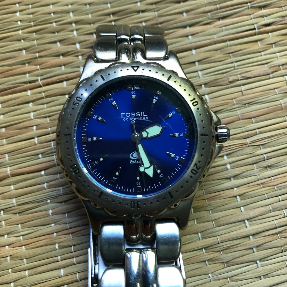 Fossil Blue 100 Meters Water Resistant Silver Toned Women's Wristwatch